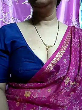 Snapshot of Rosy-B chatting on 03/01/25, 12:39 Rosy-B online show from 03/01/25, 12:39