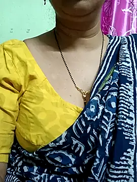 Snapshot of Rosy-B chatting on 03/21/25, 07:24 Rosy-B online show from 03/21/25, 07:24