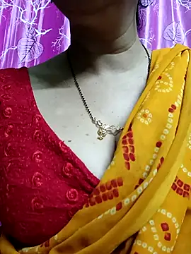 Snapshot of Rosy-B chatting on 03/10/25, 09:51 Rosy-B online show from 03/10/25, 09:51