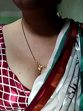 Snapshot of Rosy-B chatting on 10/03/25, 12:47 Rosy-B online show from 10/03/25, 12:47