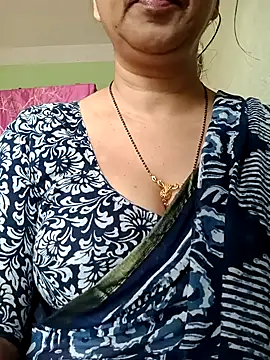 Snapshot of Rosy-B chatting on 10/04/25, 12:56 Rosy-B online show from 10/04/25, 12:56