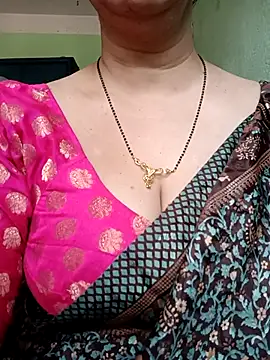 Snapshot of Rosy-B chatting on 02/19/25, 10:01 Rosy-B online show from 02/19/25, 10:01