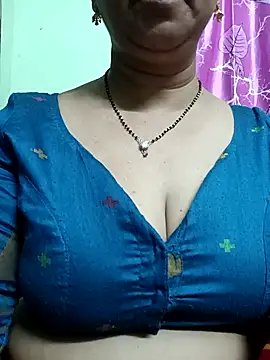 Snapshot of Rosy-B chatting on 10/28/25, 09:36 Rosy-B online show from 10/28/25, 09:36