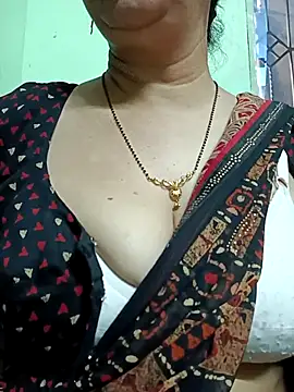 Snapshot of Rosy-B chatting on 03/05/25, 12:59 Rosy-B online show from 03/05/25, 12:59