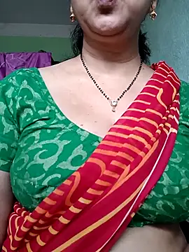 Snapshot of Rosy-B chatting on 10/29/25, 09:41 Rosy-B online show from 10/29/25, 09:41