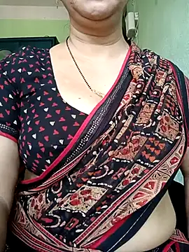 Snapshot of Rosy-B chatting on 03/08/25, 09:50 Rosy-B online show from 03/08/25, 09:50