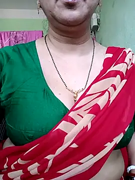 Snapshot of Rosy-B chatting on 03/21/25, 09:45 Rosy-B online show from 03/21/25, 09:45