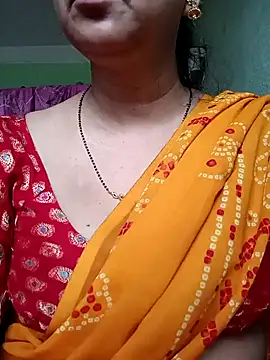 Snapshot of Rosy-B chatting on 09/16/25, 12:44 Rosy-B online show from 09/16/25, 12:44