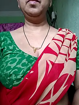 Snapshot of Rosy-B chatting on 09/14/25, 12:22 Rosy-B online show from 09/14/25, 12:22