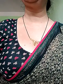 Snapshot of Rosy-B chatting on 02/19/25, 06:22 Rosy-B online show from 02/19/25, 06:22