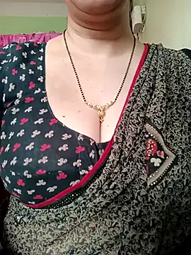 Snapshot of Rosy-B chatting on 03/07/25, 01:09 Rosy-B online show from 03/07/25, 01:09