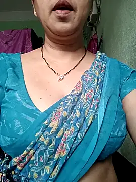 Snapshot of Rosy-B chatting on 10/16/25, 12:41 Rosy-B online show from 10/16/25, 12:41