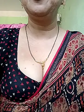 Snapshot of Rosy-B chatting on 03/18/25, 09:34 Rosy-B online show from 03/18/25, 09:34