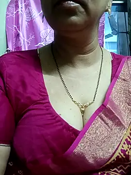 Snapshot of Rosy-B chatting on 02/20/25, 10:05 Rosy-B online show from 02/20/25, 10:05