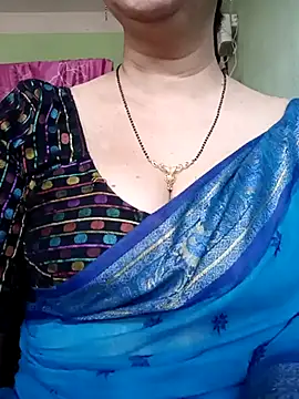 Snapshot of Rosy-B chatting on 02/21/25, 10:07 Rosy-B online show from 02/21/25, 10:07