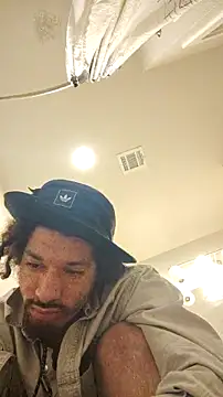 Snapshot of Clearlytothepoint420 chatting on 10/05/25, 01:35 Clearlytothepoint420 online show from 10/05/25, 01:35