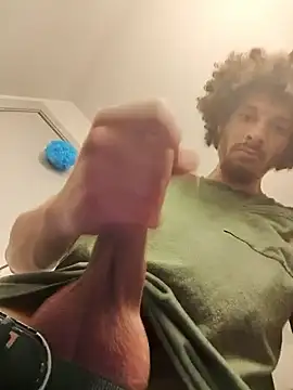 Snapshot of Clearlytothepoint420 chatting on 10/26/25, 10:21 Clearlytothepoint420 online show from 10/26/25, 10:21