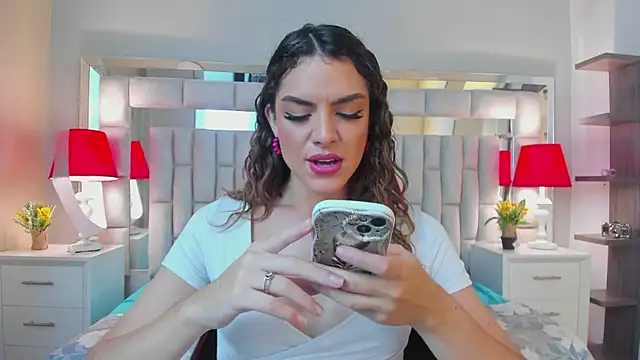 mariiahneedles online show from 10/13/25, 09:38