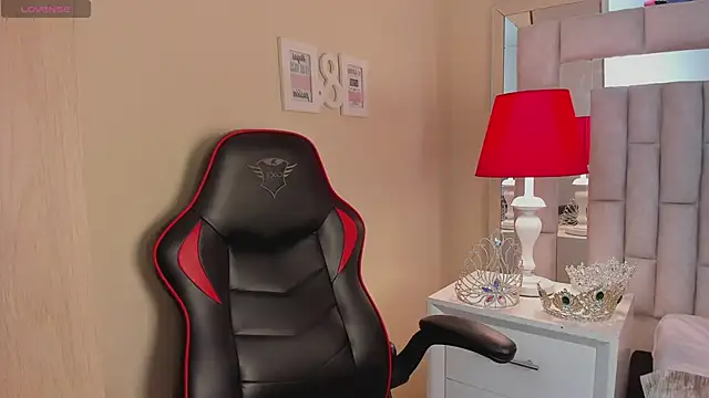 mariiahneedles online show from 02/18/25, 09:31