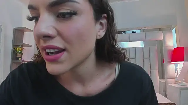 mariiahneedles online show from 11/04/25, 09:07