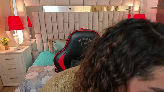 mariiahneedles online show from 10/11/25, 12:22