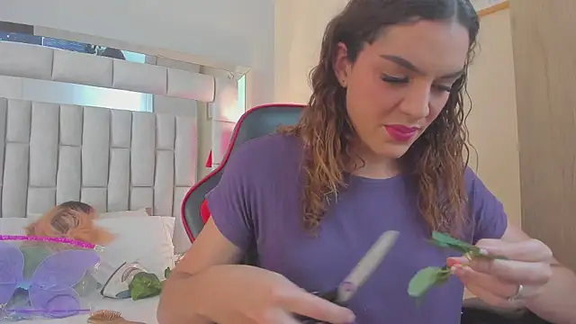 mariiahneedles online show from 11/01/25, 08:25