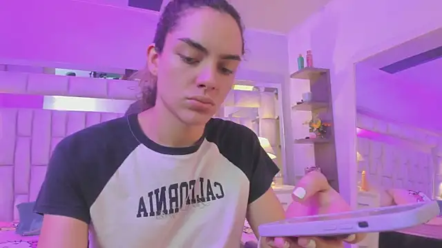 mariiahneedles online show from 03/28/26, 01:39