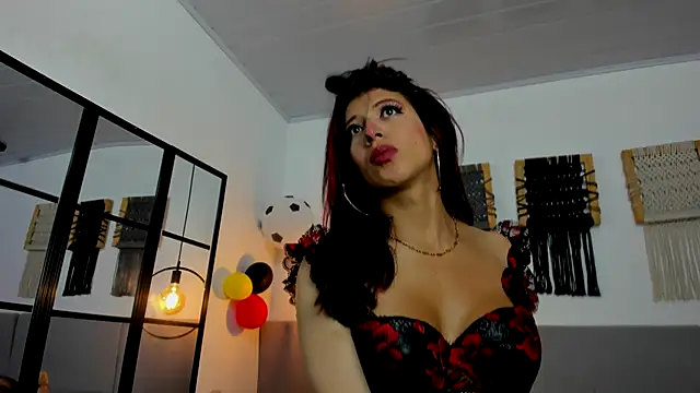 Snapshot of Sweet_camille chatting on 07/15/26, 02:51 Sweet camille online show from 07/15/26, 02:51