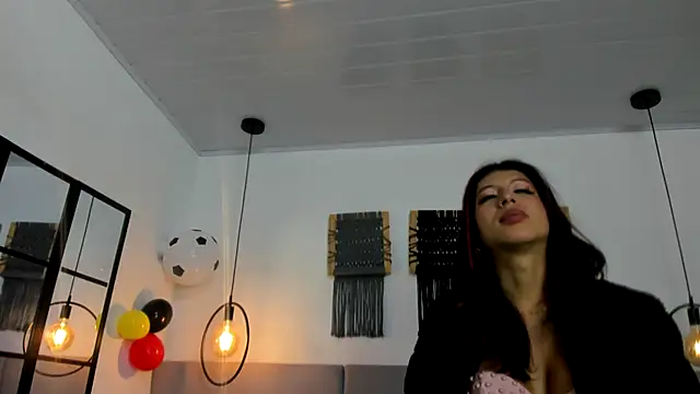 Snapshot of Sweet_camille chatting on 07/06/26, 02:18 Sweet camille online show from 07/06/26, 02:18