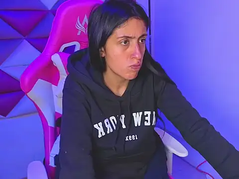 Cameron cutte online show from 11/25/25, 03:18