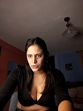 Snapshot of Catalinacandela chatting on 03/05/25, 11:05 Catalinacandela online show from 03/05/25, 11:05