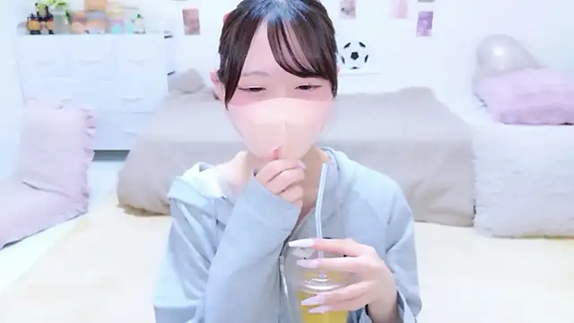 Snapshot of Suzu_ch_xx chatting on 07/09/26, 05:01 Suzu ch xx online show from 07/09/26, 05:01