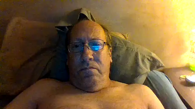 Snapshot of hornyrich69 chatting on 05/13/26, 06:31 hornyrich69 online show from 05/13/26, 06:31