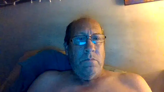Snapshot of hornyrich69 chatting on 04/16/26, 05:52 hornyrich69 online show from 04/16/26, 05:52