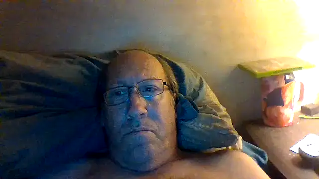 Snapshot of hornyrich69 chatting on 06/05/26, 04:28 hornyrich69 online show from 06/05/26, 04:28