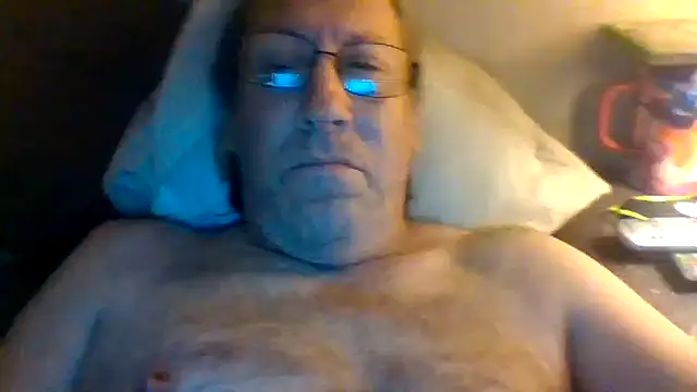 Snapshot of hornyrich69 chatting on 07/08/26, 06:47 hornyrich69 online show from 07/08/26, 06:47