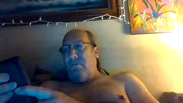 Snapshot of hornyrich69 chatting on 06/14/26, 04:35 hornyrich69 online show from 06/14/26, 04:35