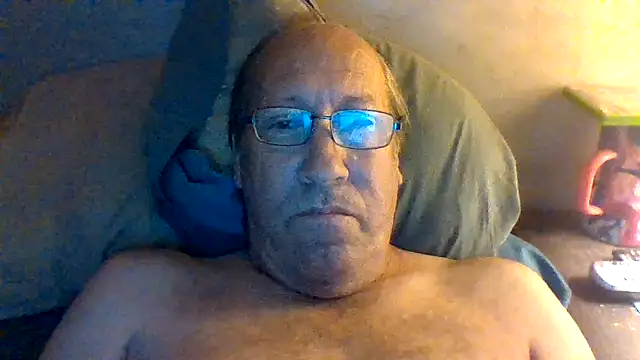 Snapshot of hornyrich69 chatting on 06/04/26, 05:23 hornyrich69 online show from 06/04/26, 05:23