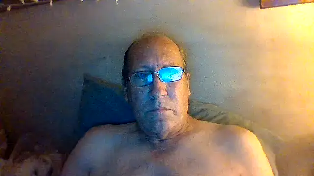 Snapshot of hornyrich69 chatting on 05/06/26, 05:33 hornyrich69 online show from 05/06/26, 05:33