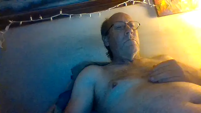 Snapshot of hornyrich69 chatting on 07/15/26, 05:14 hornyrich69 online show from 07/15/26, 05:14