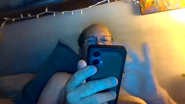 Snapshot of hornyrich69 chatting on 05/09/26, 03:54 hornyrich69 online show from 05/09/26, 03:54
