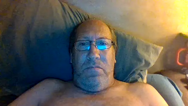 Snapshot of hornyrich69 chatting on 05/28/26, 03:58 hornyrich69 online show from 05/28/26, 03:58