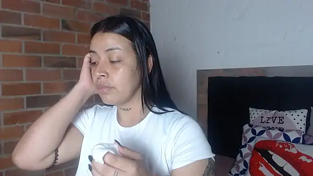 Snapshot of salome__hills1 chatting on 02/15/26, 07:02 salome hills1 online show from 02/15/26, 07:02