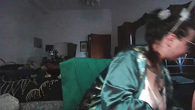 AliceBehind online show from 04/10/26, 04:14