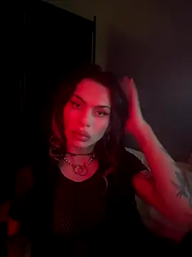 LinnWy69 online show from 12/20/25, 07:22