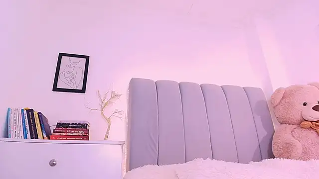 Snapshot of DannaHyde chatting on 01/17/26, 04:10 DannaHyde online show from 01/17/26, 04:10