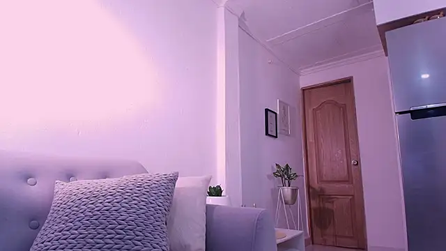 Snapshot of DannaHyde chatting on 02/04/26, 08:15 DannaHyde online show from 02/04/26, 08:15