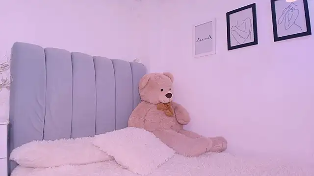 Snapshot of DannaHyde chatting on 06/23/26, 04:16 DannaHyde online show from 06/23/26, 04:16