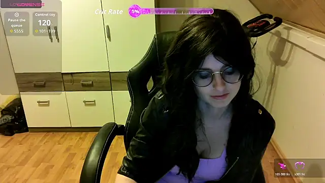 Snapshot of secretmia chatting on 04/10/26, 08:10 secretmia online show from 04/10/26, 08:10