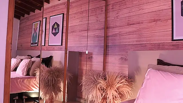 Snapshot of IzzyWild chatting on 01/08/26, 11:27 IzzyWild online show from 01/08/26, 11:27